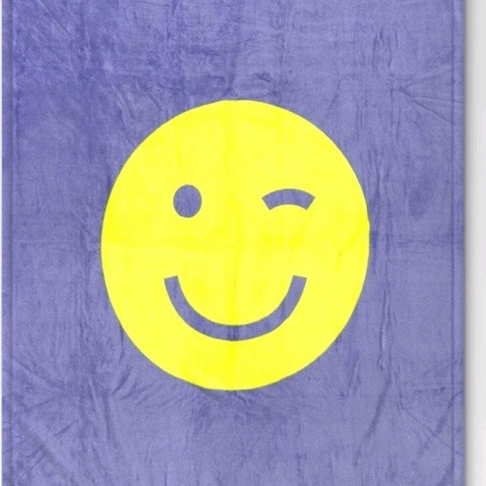NEW Smiley Chartreuse Flutter Throw Blanket - Room Essentials Lightweight 50x60